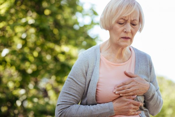 No  s dor no peito; sintomas de infarto so diferentes em homens e mulheres