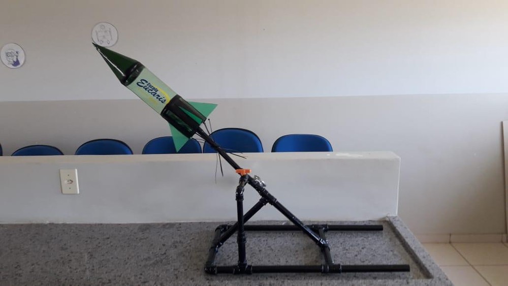 Alunos de MT que fizeram foguete com garrafa pet viajam ao RJ para evento cientfico nacional