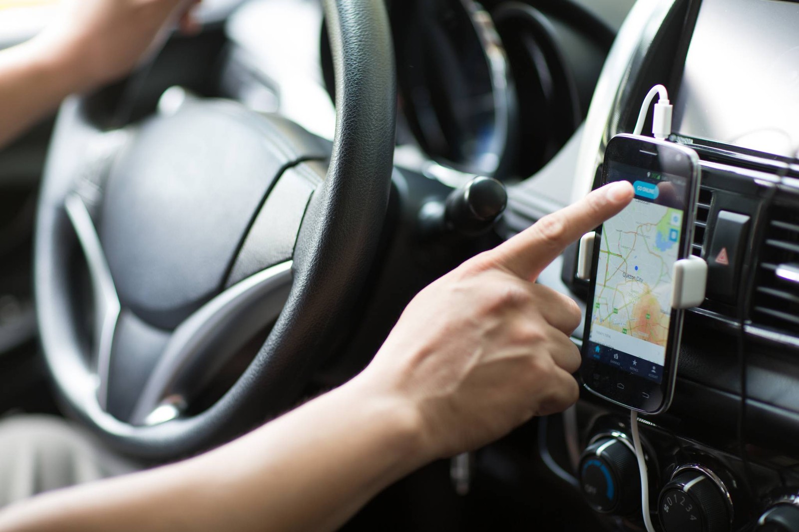 Empresas de nibus pedem fim do Uber Juntos e ressarcimento por perda de passageiros