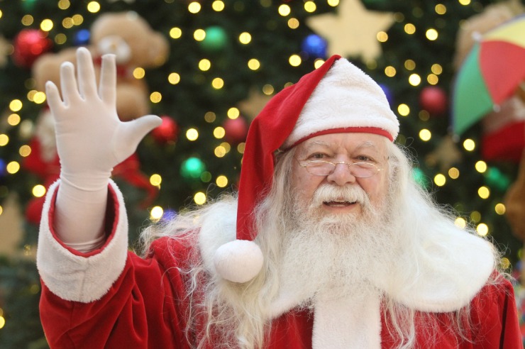 Papai Noel se despede da praa da Matriz prometendo retornar em 2020 para a alegria da crianada